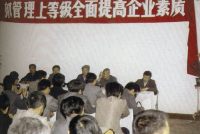 山推總廠的企業(yè)管理，從建廠開始就被當(dāng)作一項(xiàng)治廠之本的工作來抓，管理水平得到不斷提高，逐步由粗放管理轉(zhuǎn)為科學(xué)管理，并積極向現(xiàn)代化管理邁進(jìn)。
