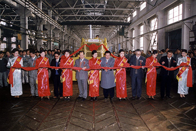 山推股份公司舉行山推牌TY220推土機(jī)5000臺下線慶典活動(dòng)。